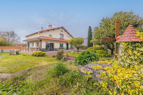 Vente Maison180 m² - 8 Pièces - BOUGUENAIS (44340)