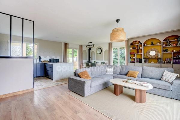 Pierre-Bénite – Maison familiale de 130 m², 6 pièces, piscine, jacuzzi et espaces extérieurs
