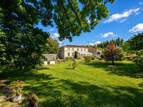 Maison à vendre à Mirambeau (17150) - Charente-Maritime
