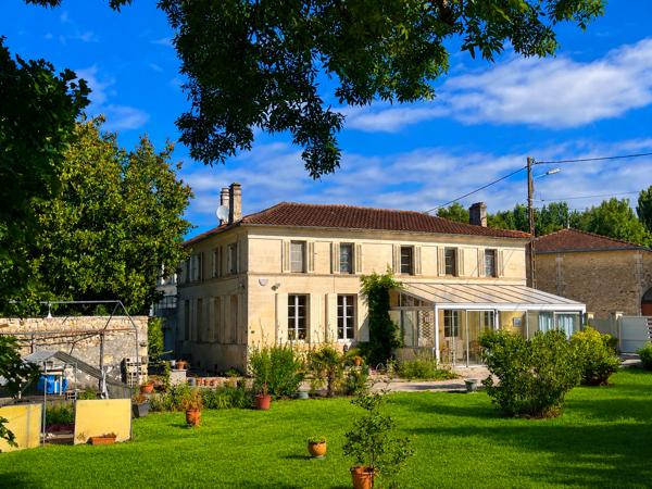 Maison à vendre à Mirambeau (17150) - Charente-Maritime