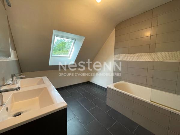 MAISON RECENTE dans un petit hameau, à 1 KM DU BOURG DE GRAND-CHAMP