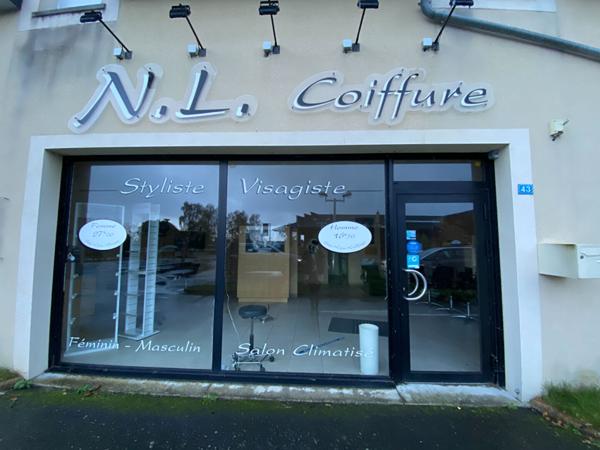 A LOUER LOCAL COMMERCIAL à SAINT BROLADRE