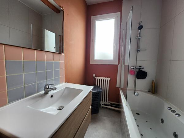 Luçon (85400) Maison rénovée plein cœur de Luçon avec 4 chambres
