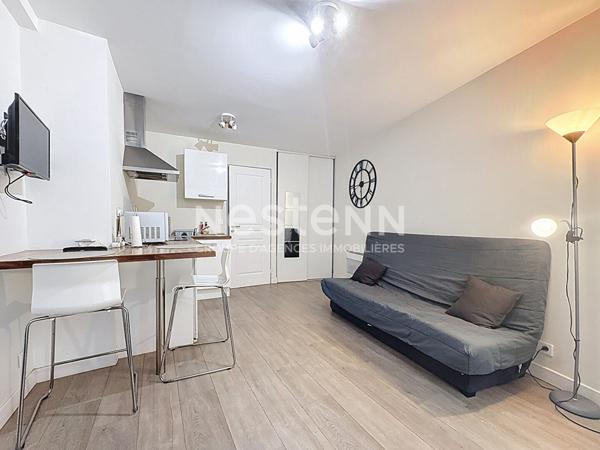 Appartement La Rochelle 1 pièce 20m², studio avec cours privative, centre-ville, proche port et gare de La Rochelle. Idéal investissement locatif