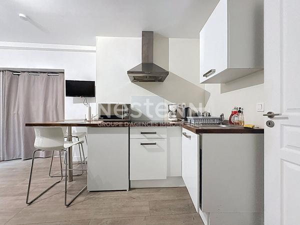Appartement La Rochelle 1 pièce 20m², studio avec cours privative, centre-ville, proche port et gare de La Rochelle. Idéal investissement locatif
