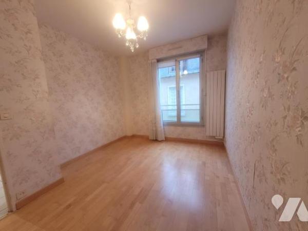 LAVAL, Quartier Cathédrale appartement type 3