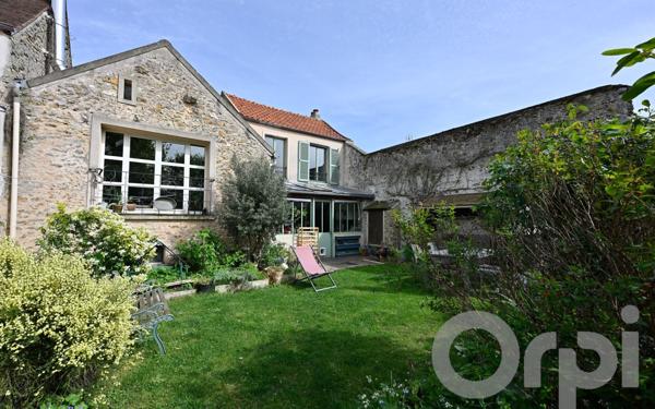 Maison à vendre    6 pièces • 195 m2 Périgny