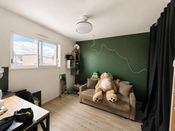 Maison familiale contemporaine à vendre à Châteaugiron - 5 chambres, calme et confort