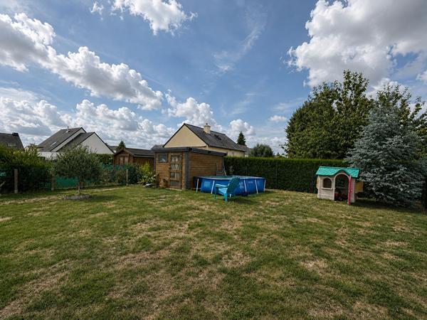 Maison familiale contemporaine à vendre à Châteaugiron - 5 chambres, calme et confort