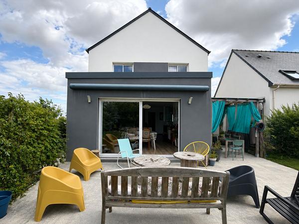 Maison familiale contemporaine à vendre à Châteaugiron - 5 chambres, calme et confort