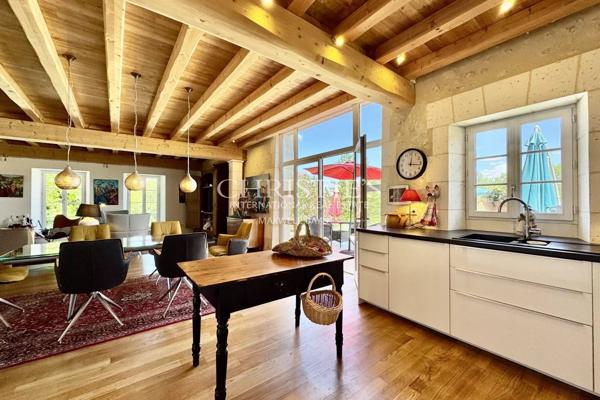 Élégante Maison Charentaise Rénovée avec Piscine, Calme Absolu en Sud Charente