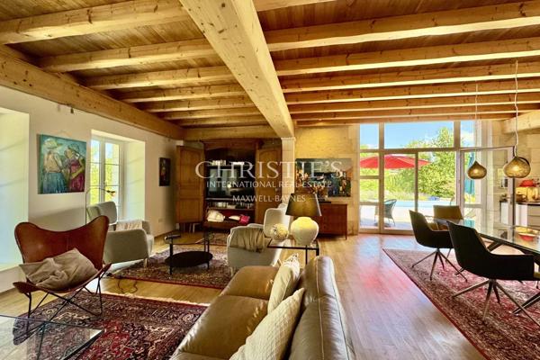 Élégante Maison Charentaise Rénovée avec Piscine, Calme Absolu en Sud Charente