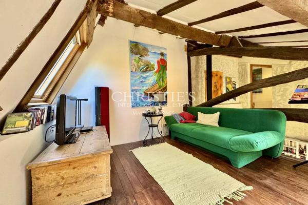 Élégante Maison Charentaise Rénovée avec Piscine, Calme Absolu en Sud Charente