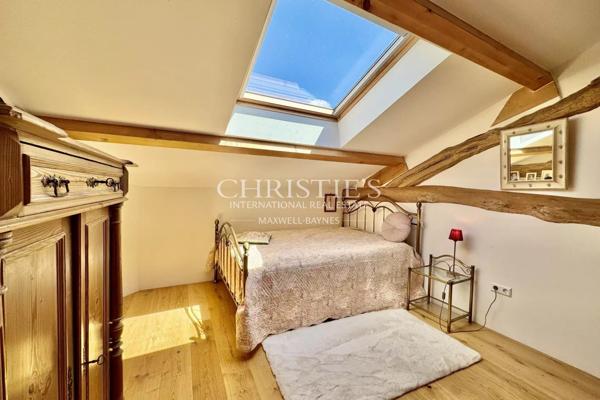 Élégante Maison Charentaise Rénovée avec Piscine, Calme Absolu en Sud Charente