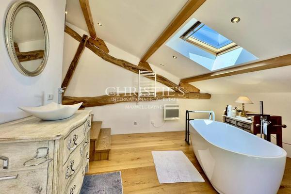 Élégante Maison Charentaise Rénovée avec Piscine, Calme Absolu en Sud Charente