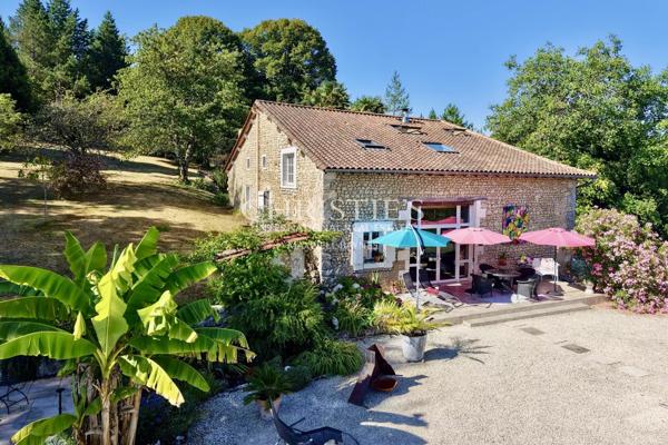 Élégante Maison Charentaise Rénovée avec Piscine, Calme Absolu en Sud Charente