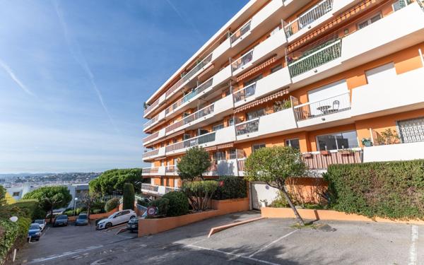 Appartement à vendre    3 pièces • 66 m2 Nice