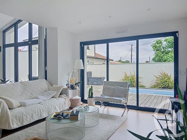 Maison à vendre  5 pièces - 129 m 2   MERIGNAC  - 33