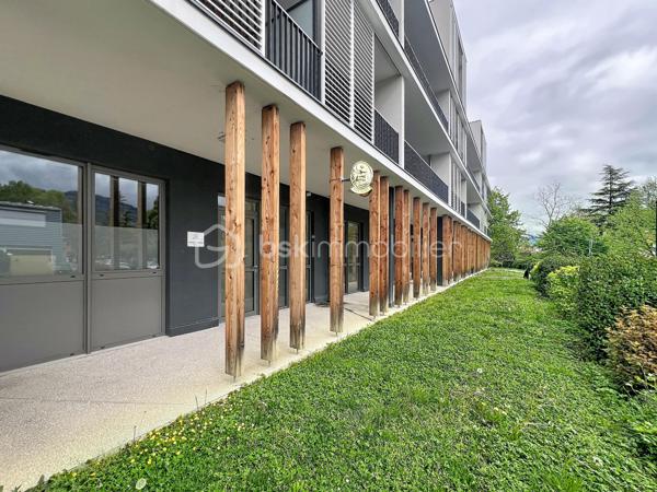 Local d'activités de 61 m²