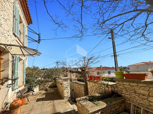 LES PENNES MIRABEAU - Maison de ville 4 pièces de  136m2 avec terrasse et garage