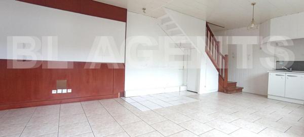 Maison 2 chambres en centre ville de Mézidon-canon avec petit jardin.