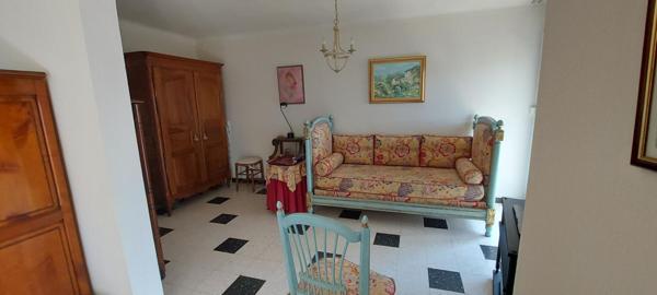 30.GARD.NIMES. Appartement traversant de106 m² avec terrasse dans résidence sécurisée, quartier Saint Césaire