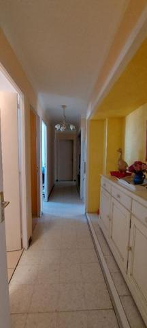 30.GARD.NIMES. Appartement traversant de106 m² avec terrasse dans résidence sécurisée, quartier Saint Césaire