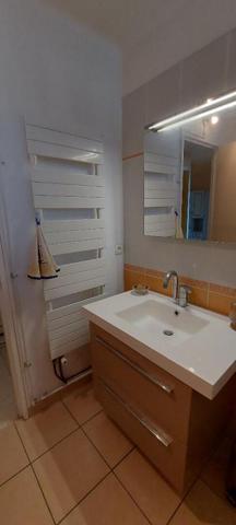30.GARD.NIMES. Appartement traversant de106 m² avec terrasse dans résidence sécurisée, quartier Saint Césaire