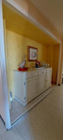 30.GARD.NIMES. Appartement traversant de106 m² avec terrasse dans résidence sécurisée, quartier Saint Césaire