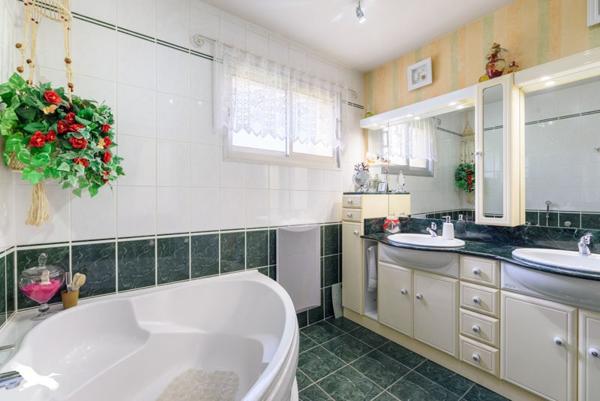 Maison à vendre |  Saint-Pierre-du-Mont |  4 pièces | 140 m²