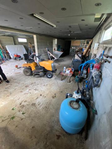 CHATEAU- GUIBERT AU CALME ABSOLUE CHARMANTE MAISON AVEC PISCINE ET SOUS SOL COMPLET SUR 3800M² CLOS