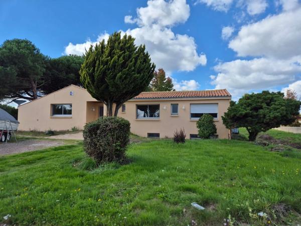 CHATEAU- GUIBERT AU CALME ABSOLUE CHARMANTE MAISON AVEC PISCINE ET SOUS SOL COMPLET SUR 3800M² CLOS