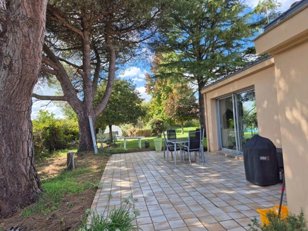 CHATEAU- GUIBERT AU CALME ABSOLUE CHARMANTE MAISON AVEC PISCINE ET SOUS SOL COMPLET SUR 3800M² CLOS
