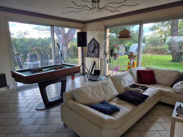 CHATEAU- GUIBERT AU CALME ABSOLUE CHARMANTE MAISON AVEC PISCINE ET SOUS SOL COMPLET SUR 3800M² CLOS