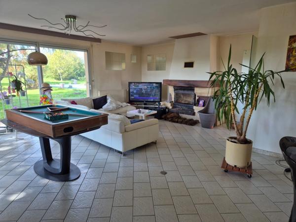 CHATEAU- GUIBERT AU CALME ABSOLUE CHARMANTE MAISON AVEC PISCINE ET SOUS SOL COMPLET SUR 3800M² CLOS