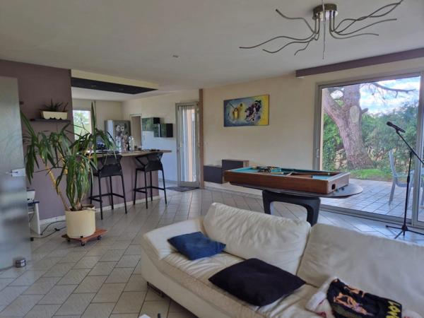 CHATEAU- GUIBERT AU CALME ABSOLUE CHARMANTE MAISON AVEC PISCINE ET SOUS SOL COMPLET SUR 3800M² CLOS