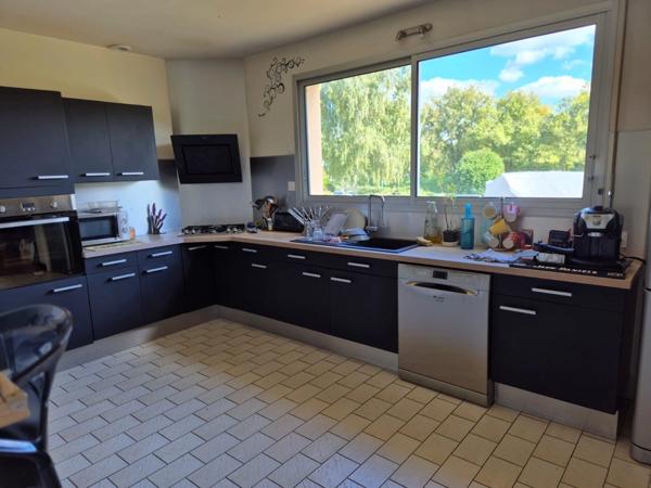 CHATEAU- GUIBERT AU CALME ABSOLUE CHARMANTE MAISON AVEC PISCINE ET SOUS SOL COMPLET SUR 3800M² CLOS