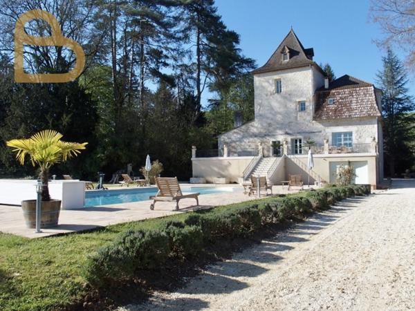 Puy-l'Évêque (46700) Manoir d'une beauté exceptionnelle au bord du Lot