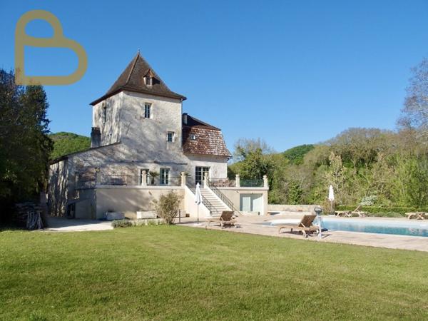 Puy-l'Évêque (46700) Manoir d'une beauté exceptionnelle au bord du Lot