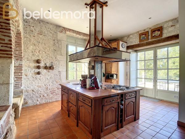 Puy-l'Évêque (46700) Manoir d'une beauté exceptionnelle au bord du Lot