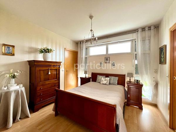 Vente
                Appartement89 m² - 3 Pièces -
                    royan (17200)