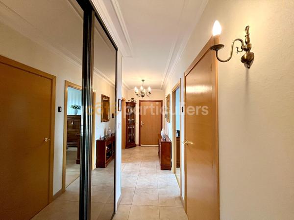 Vente
                Appartement89 m² - 3 Pièces -
                    royan (17200)