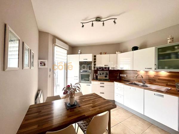 Vente
                Appartement89 m² - 3 Pièces -
                    royan (17200)
