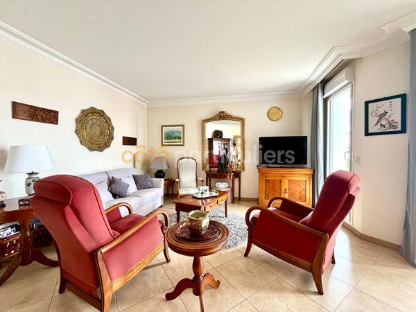Vente
                Appartement89 m² - 3 Pièces -
                    royan (17200)