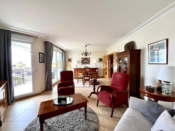 Vente
                Appartement89 m² - 3 Pièces -
                    royan (17200)