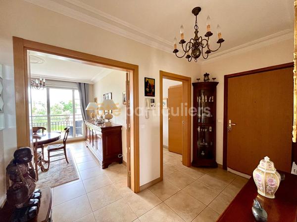 Vente
                Appartement89 m² - 3 Pièces -
                    royan (17200)