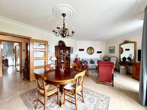 Vente
                Appartement89 m² - 3 Pièces -
                    royan (17200)