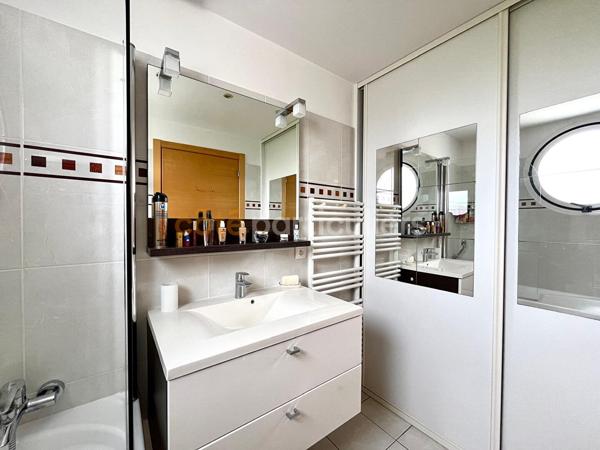 Vente
                Appartement89 m² - 3 Pièces -
                    royan (17200)