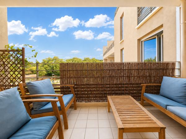Appartement
         3 pièces
        - 73 m² Exclusivité 345 000 € *