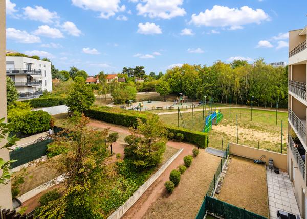 Appartement
         3 pièces
        - 73 m² Exclusivité 345 000 € *